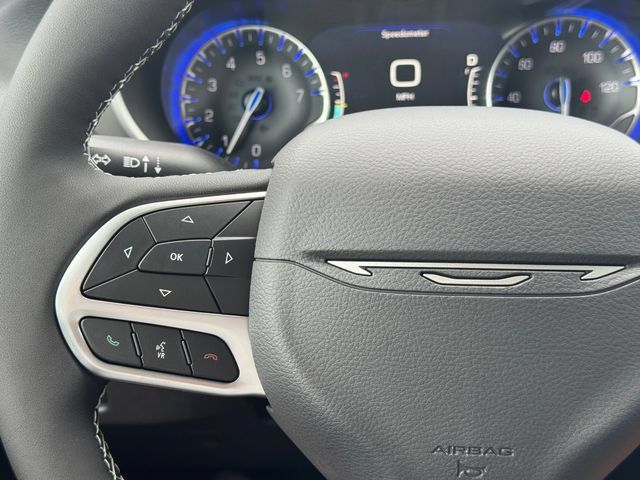 New 2027 Chrysler Pacifica Select AWD/4WD image 26