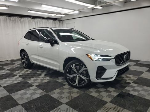 Used 2022 Volvo XC60 B6 R-Design image 1