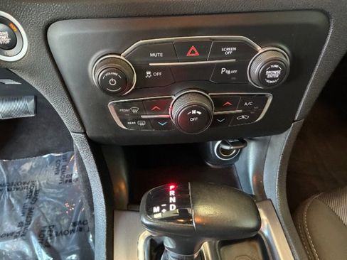 Used 2018 Dodge Charger SXT image 20