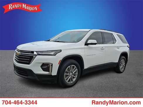 Used 2023 Chevrolet Traverse LT image 1