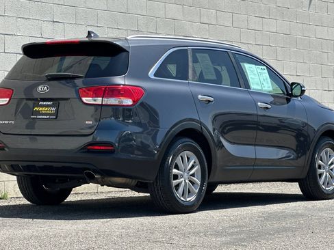 Used 2018 Kia Sorento FWD image 4