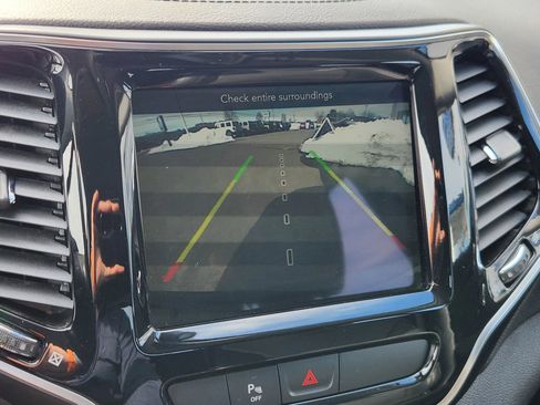 Used 2019 Jeep Cherokee Limited image 33