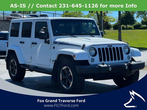 Used 2014 Jeep Wrangler Unlimited Sahara w/ Dual Top Group AWD/4WD image 36