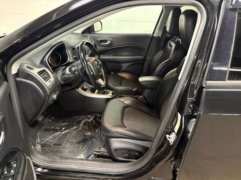 Used 2021 Jeep Compass Latitude w/ Convenience Group AWD/4WD image 3