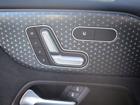 Certified 2025 Mercedes-Benz GLB 250 image 18