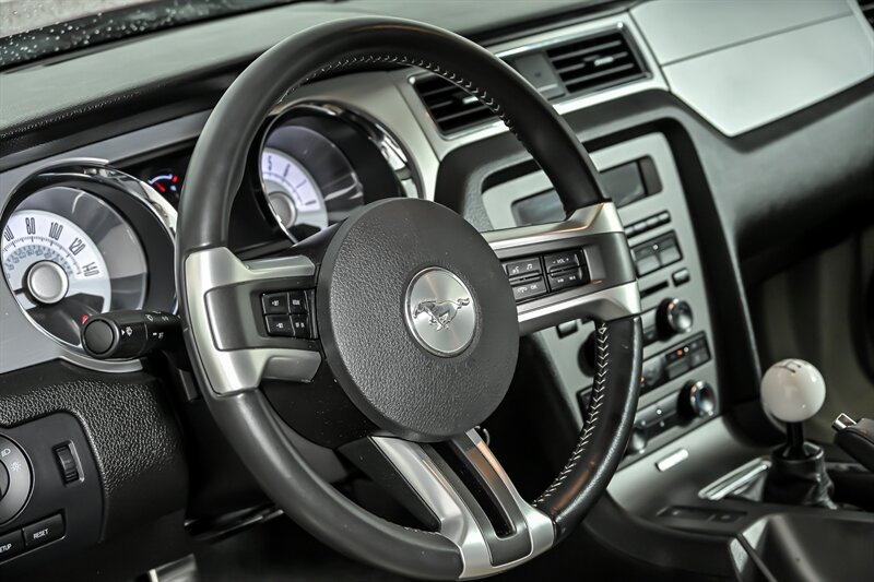 Used 2010 Ford Mustang GT RWD image 17