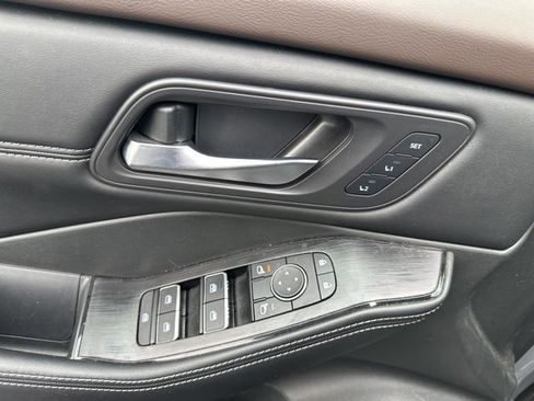 Used 2023 Nissan Rogue SL w/ SL Premium Package image 15