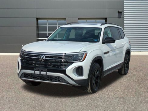 New 2026 Volkswagen Atlas Peak Edition AWD/4WD image 3
