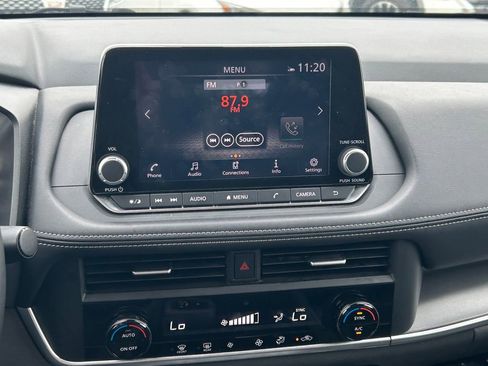 Used 2025 Nissan Rogue SV FWD image 17