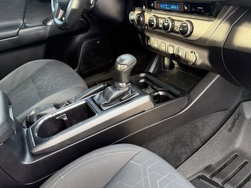 Used 2016 Toyota Tacoma TRD Sport image 39