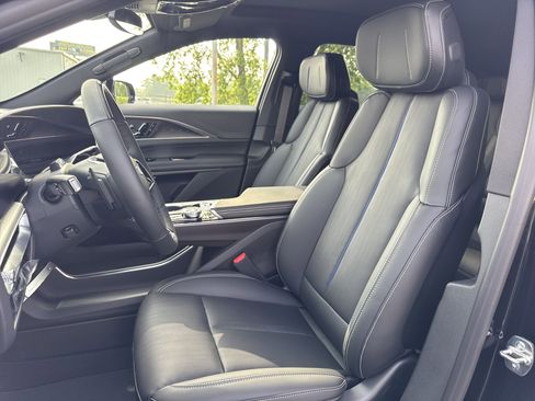 New 2026 Cadillac Lyriq Luxury AWD/4WD image 6