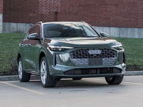 Used 2025 Audi Q5 Premium Plus w/ Premium Plus image 1