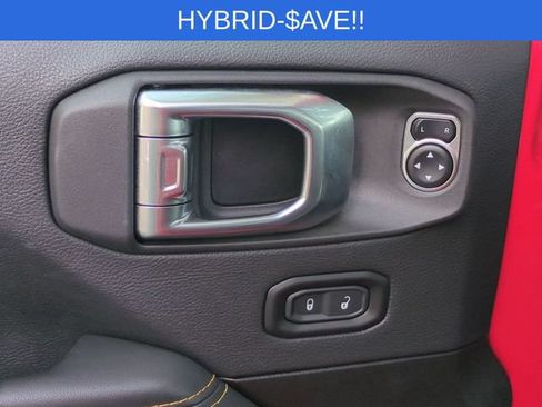 Used 2025 Jeep Wrangler Unlimited Sahara AWD/4WD image 13
