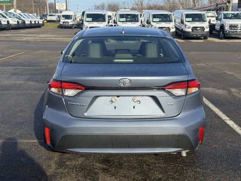 Used 2022 Toyota Corolla LE image 3