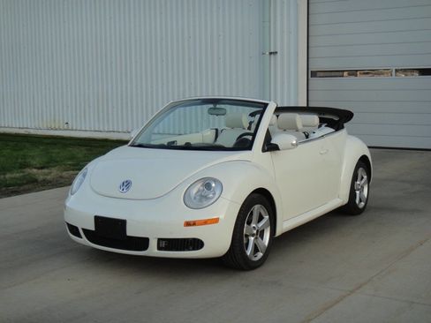 Used 2007 Volkswagen Beetle Triple White Edition image 2