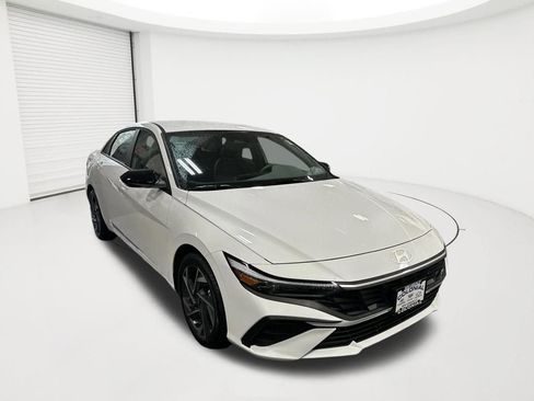 Certified 2025 Hyundai Elantra Sport image 2