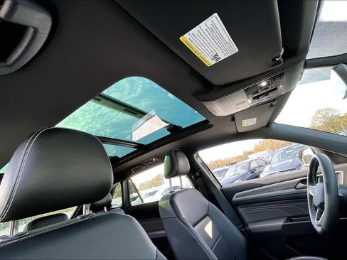 Used 2022 Volkswagen Atlas Cross Sport SE image 13