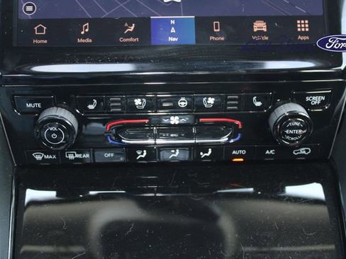 Used 2023 Jeep Grand Cherokee Limited w/ Luxury Tech Group II image 18