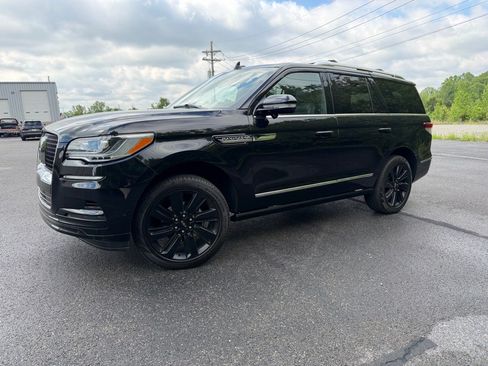 Used 2024 Lincoln Navigator Reserve AWD/4WD image 8