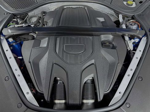 Used 2025 Porsche Panamera image 31