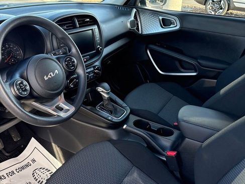 Used 2022 Kia Soul LX FWD image 9