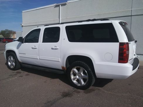 Used 2011 Chevrolet Suburban LT w/ Luxury Package image 8
