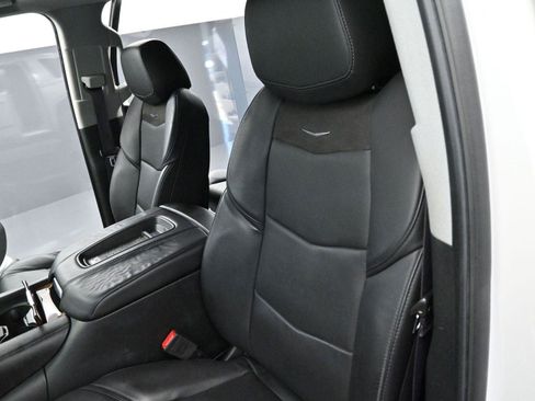 Used 2017 Cadillac Escalade ESV Luxury image 18