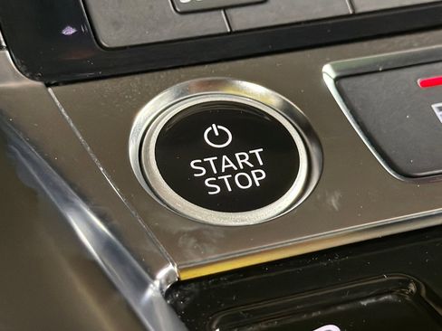 Used 2023 Audi e-tron Premium w/ Convenience Plus Package image 19