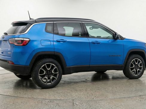 Used 2025 Jeep Compass Trailhawk AWD/4WD image 9