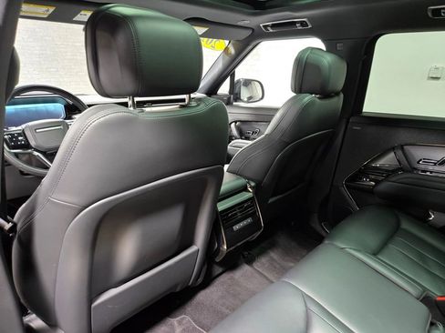 Used 2025 Land Rover Range Rover Sport SE image 36