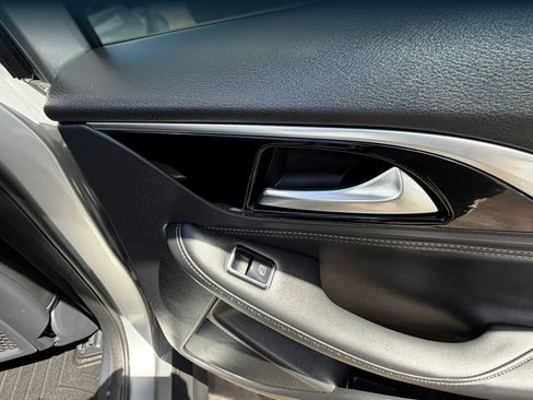 Used 2018 INFINITI QX30 AWD image 37