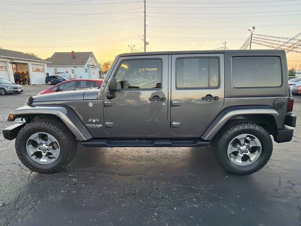 Used 2018 Jeep Wrangler Unlimited Sahara AWD/4WD image 4