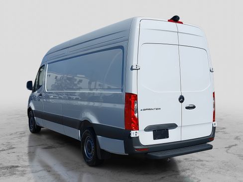 Used 2024 Mercedes-Benz eSprinter 170 Cargo image 7