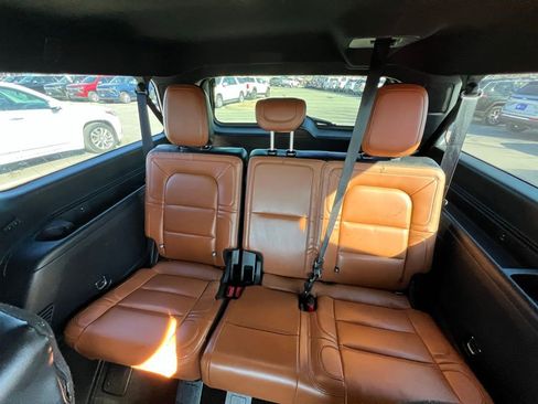 Used 2021 Lincoln Navigator L Reserve w/ Luxury Package image 19