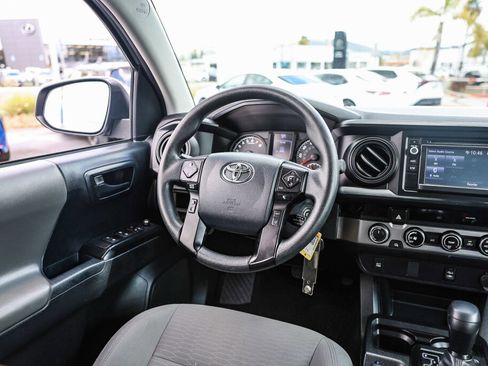 Used 2018 Toyota Tacoma SR image 4