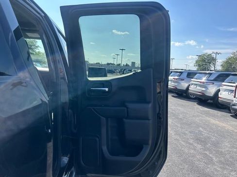 Used 2019 Chevrolet Silverado 1500 Custom Trail Boss w/ Custom Convenience Package AWD/4WD image 19