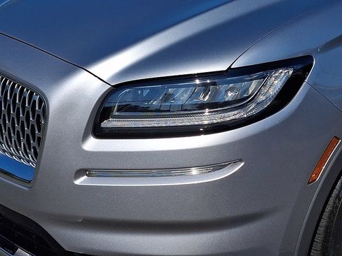 Used 2023 Lincoln Nautilus Reserve AWD/4WD image 8