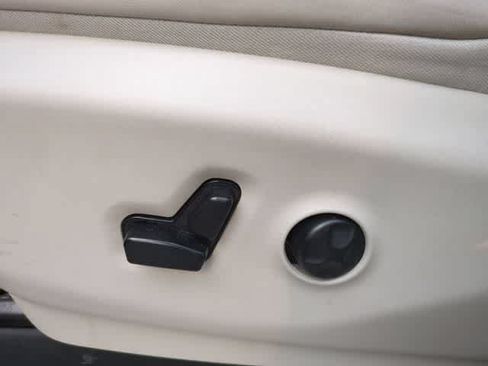 Used 2020 Chrysler Pacifica Limited w/ Advanced Safetytec Group FWD image 17