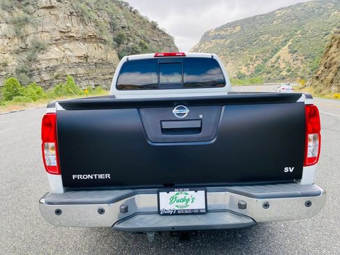Used 2018 Nissan Frontier SV RWD image 17