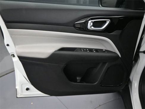 Used 2024 Jeep Compass Limited image 22