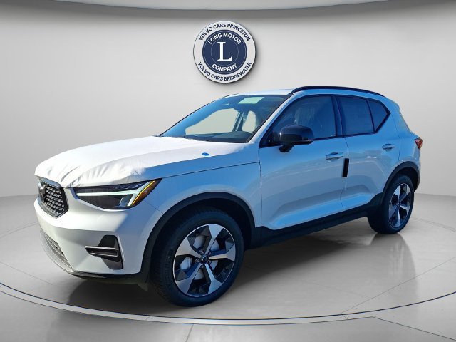 New 2026 Volvo XC40 B5 Core w/ Climate Package AWD/4WD image 1
