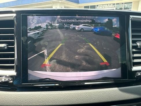 Used 2022 Chrysler Pacifica Touring-L FWD image 11