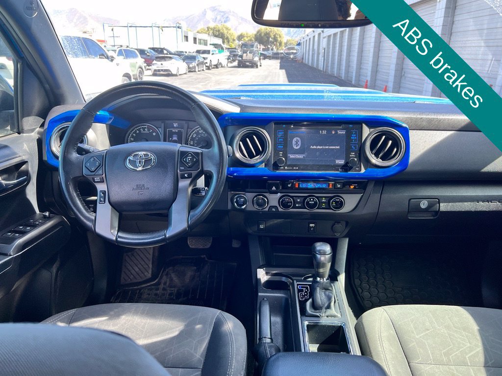 Used 2017 Toyota Tacoma TRD Sport AWD/4WD image 7