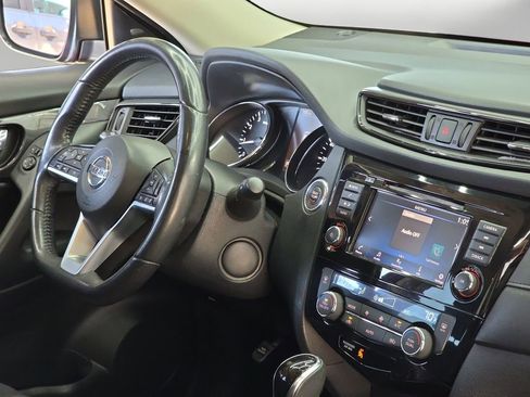 Used 2018 Nissan Rogue SV image 22