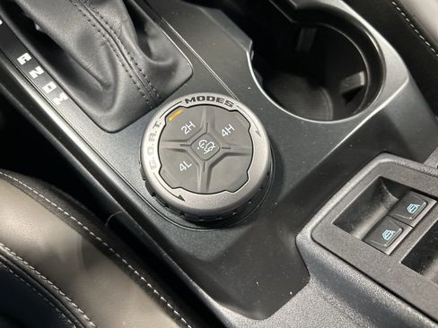 Used 2025 Ford Bronco Outer Banks image 26