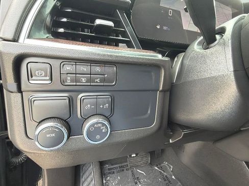 Certified 2025 Chevrolet Suburban LS RWD image 20