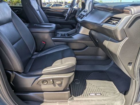 Used 2022 Chevrolet Suburban LT AWD/4WD image 25