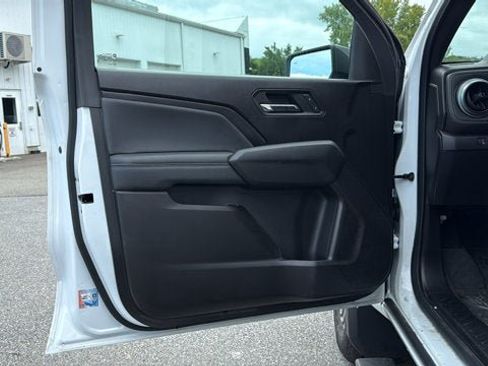 Used 2025 Chevrolet Colorado LT w/ LT Convenience Package AWD/4WD image 12