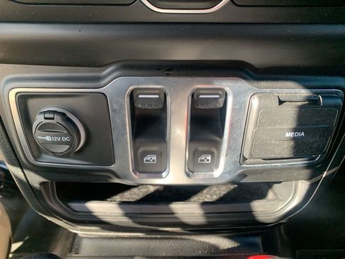 Used 2020 Jeep Wrangler Sport image 27