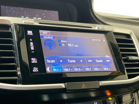 Used 2017 Honda Accord Touring image 28